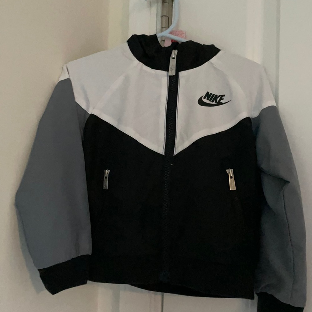 Boys Nike windbreaker with hood size 2T new jacket
